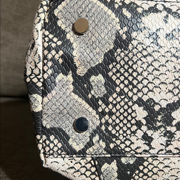 New I.N.C. International Concepts Trippii Chain Tote Snakeskin Design - Picture 6 of 15